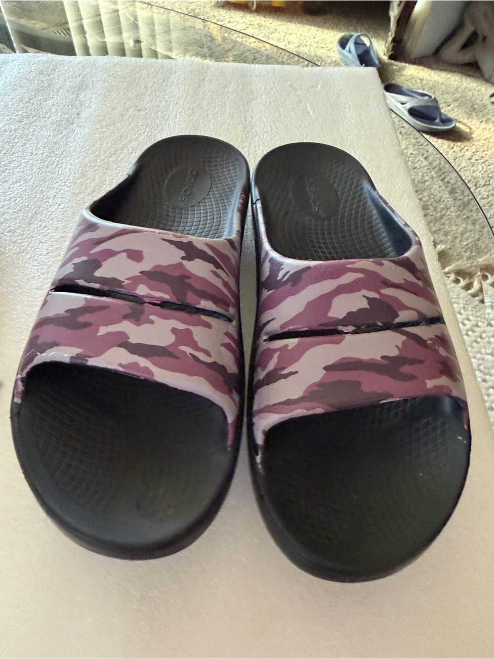OOFOS Women's Purple Camo Slide Sandals 9 - Picture 7 of 9